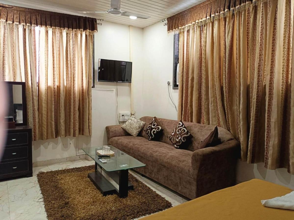 Nirvana Lodging & Boarding Hotel Ulhasnagar Exterior photo