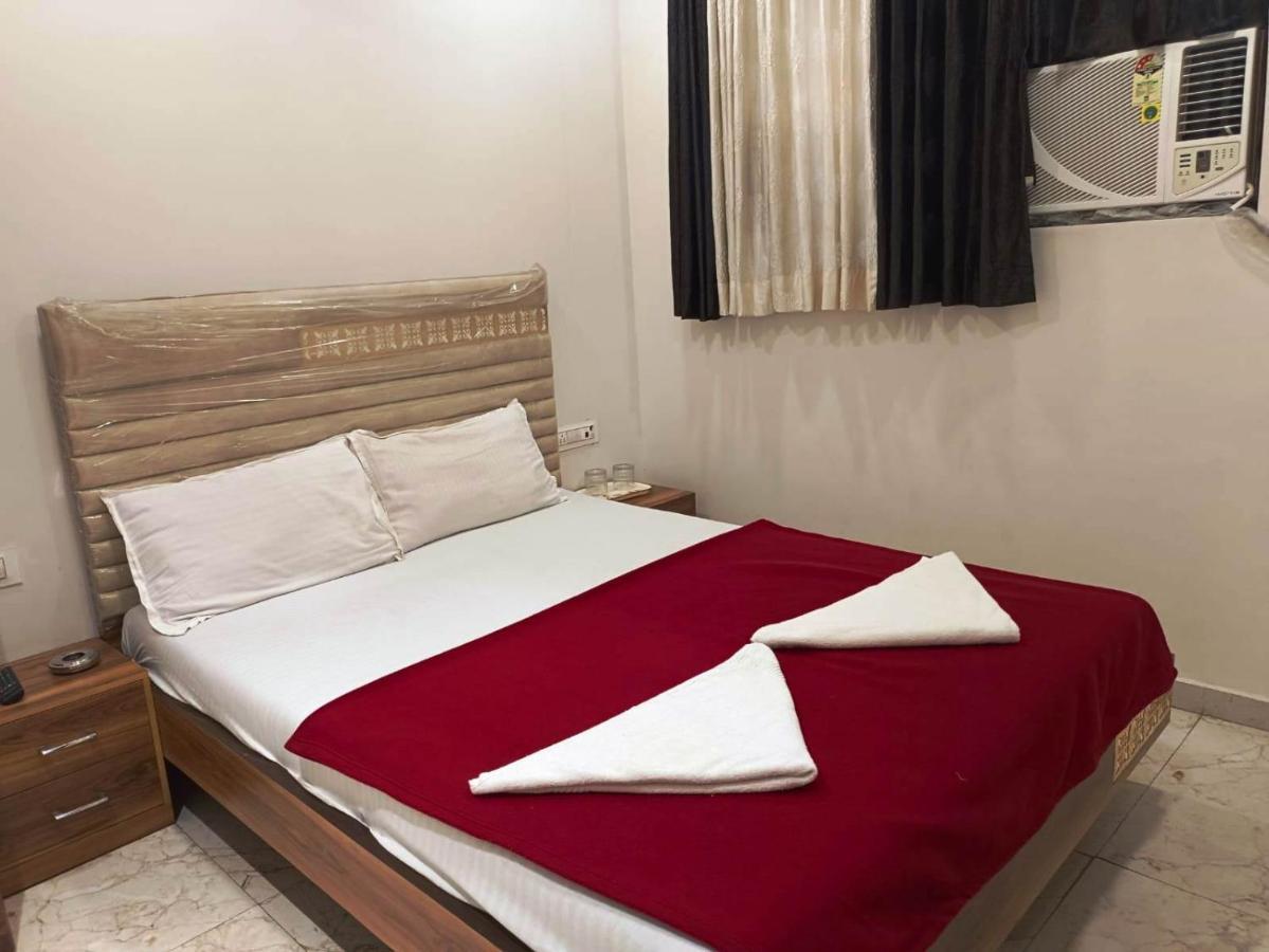 Nirvana Lodging & Boarding Hotel Ulhasnagar Exterior photo