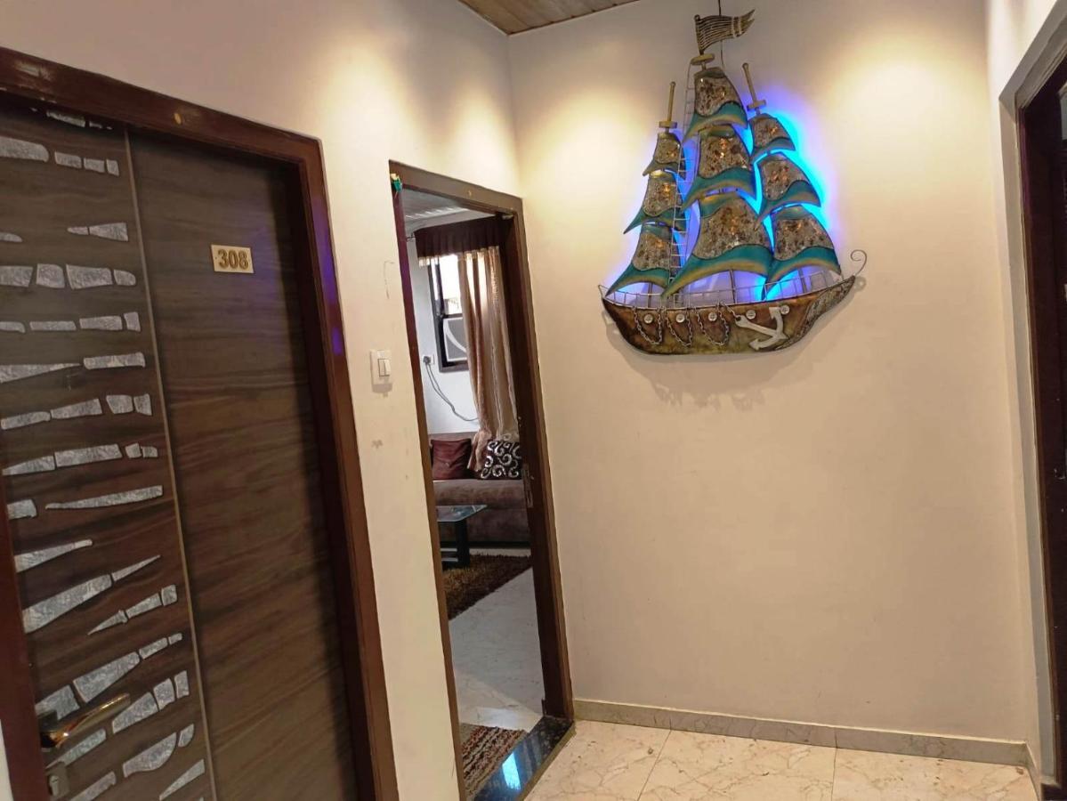 Nirvana Lodging & Boarding Hotel Ulhasnagar Exterior photo